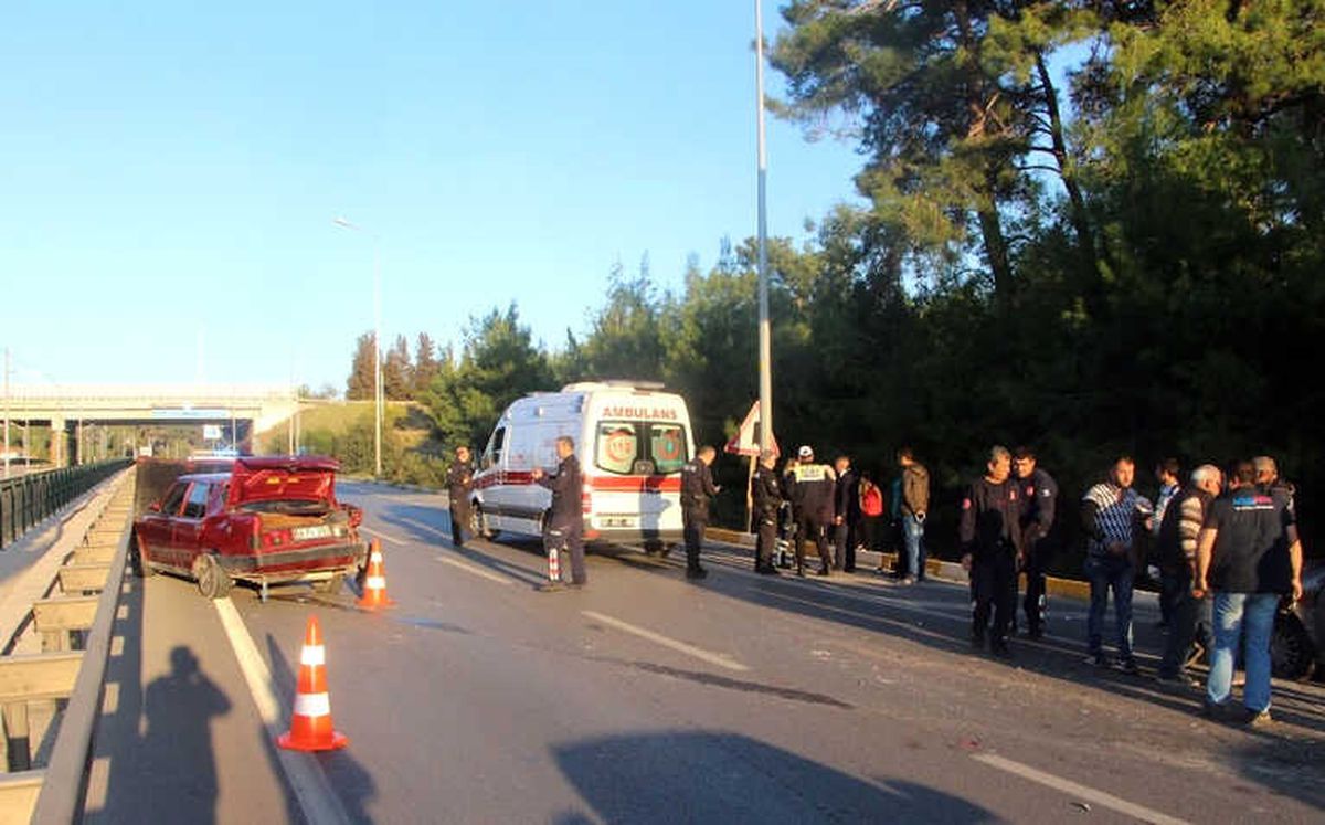 Antalya\'da Trafik Kazası: 2 Yaralı