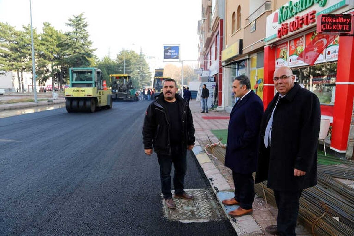Başkan Cabbar Sıcak Asfalt Yol Çalışmalarını Denetledi