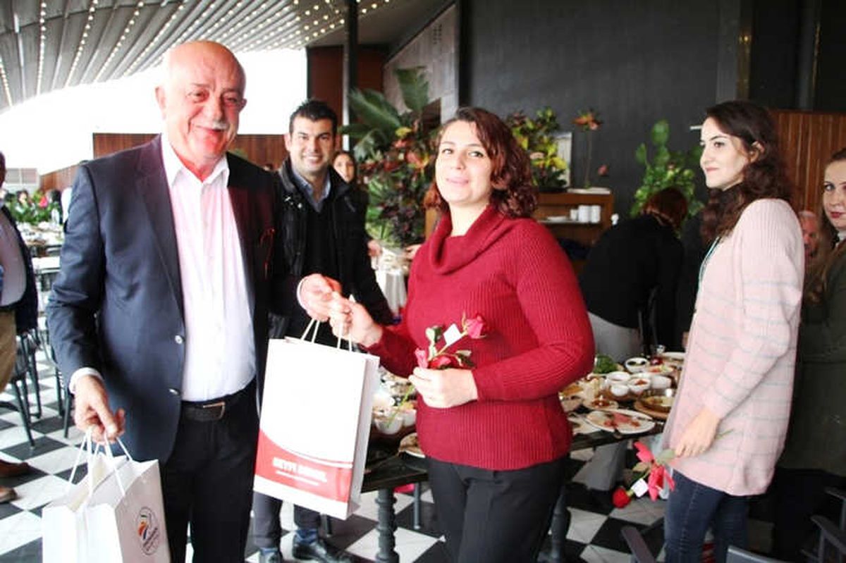 Başkan Dingil, Emekli Öğretmenleri Unutmadı