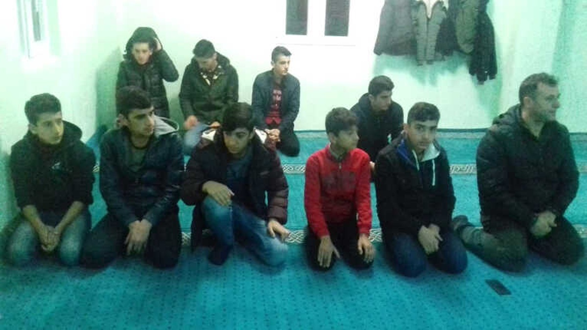Beytüşşebap\'ta Gençler Namazda Buluyor