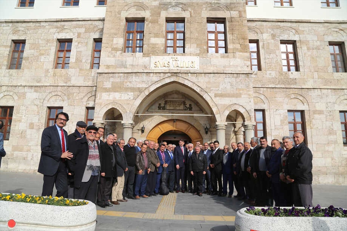 Divriği Heyeti, Vali Ayhan\'ı Ziyaret Etti