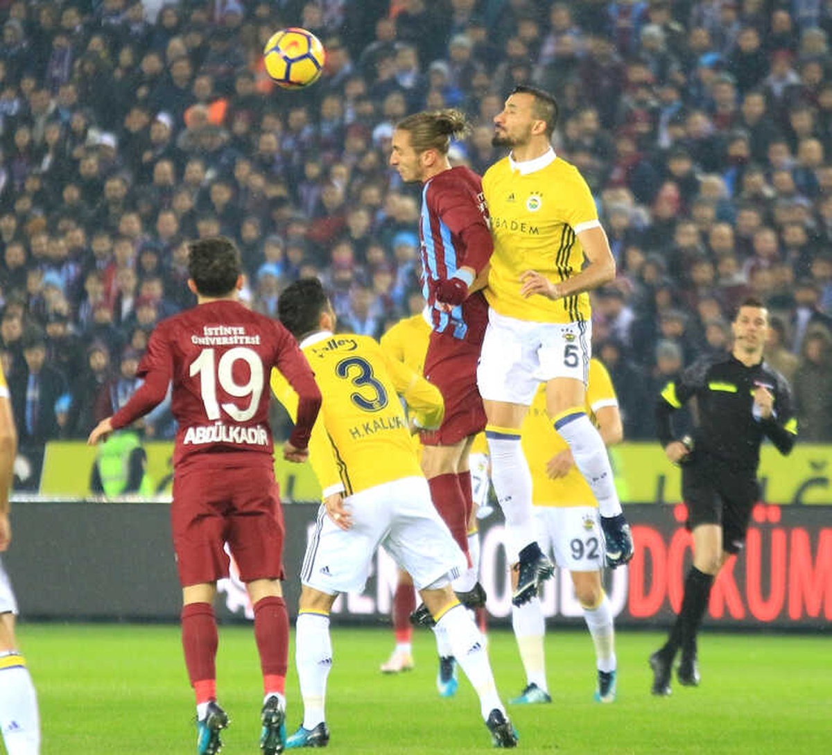 Fenerbahçe Trabzonspor\'a Karşı 37-22 Üstün
