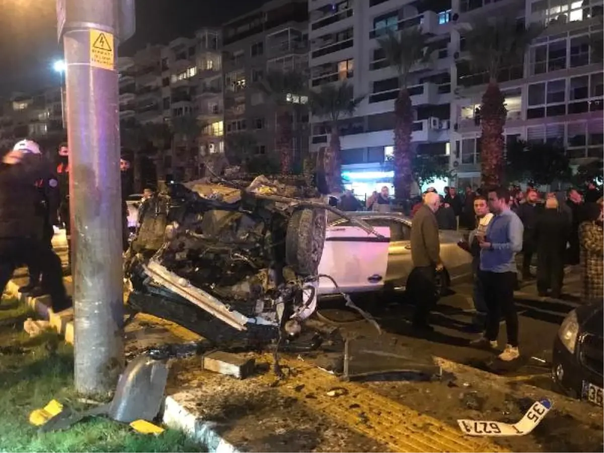 İzmir\'de Trafik Kazası: 1\'i Ağır 4 Yaralı