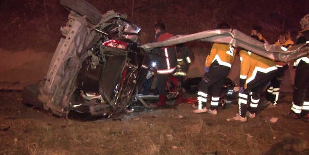 Kontrolden Çıkan Otomobil Yol Kenarına Uçtu: 2 Yaralı