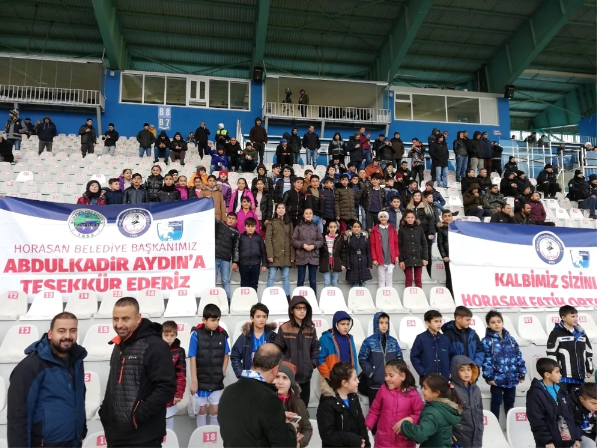 Köy Okulunda Ki Öğrenciler İlk Kez B.b. Erzurumspor Maçını İzledi