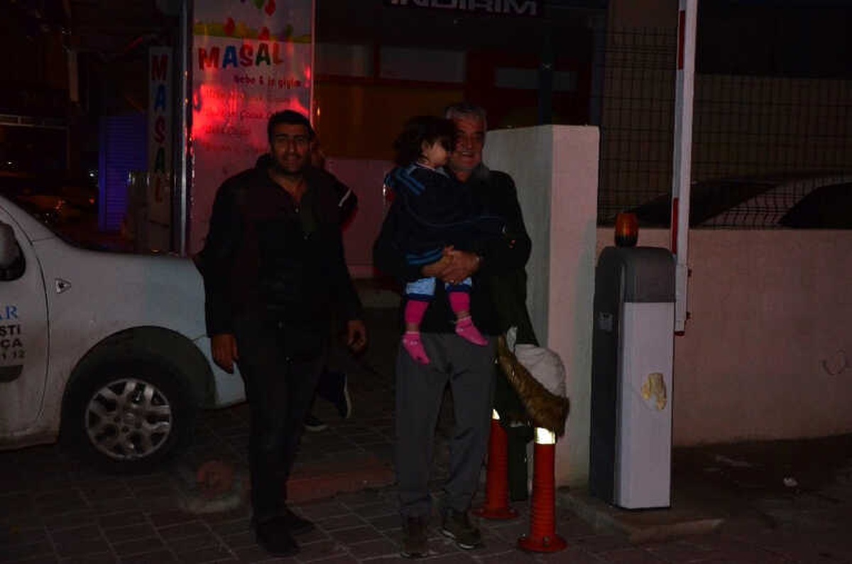 Kucağında Torunuyla Evinin Yanışını İzledi