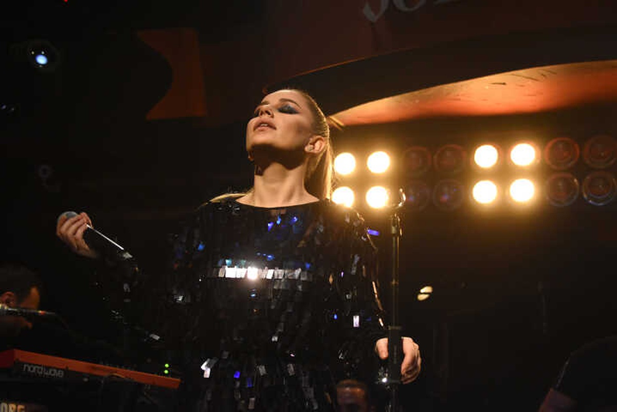 Merve Özbey " Geldiğin Yeri Unutmayacaksın"