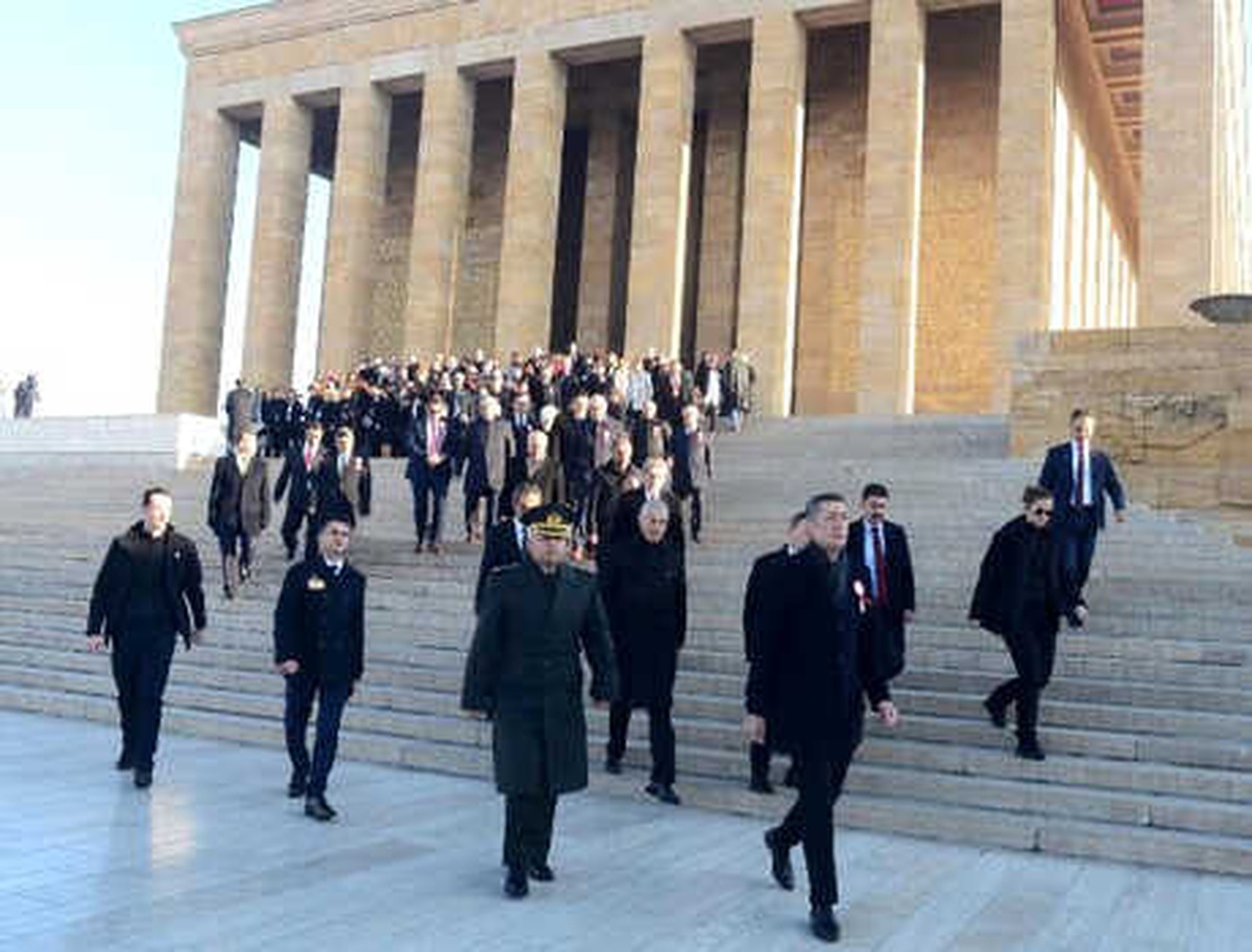 Milli Eğitim Bakanı Selçuk, Öğretmenlerle Anıtkabir\'i Ziyaret Etti