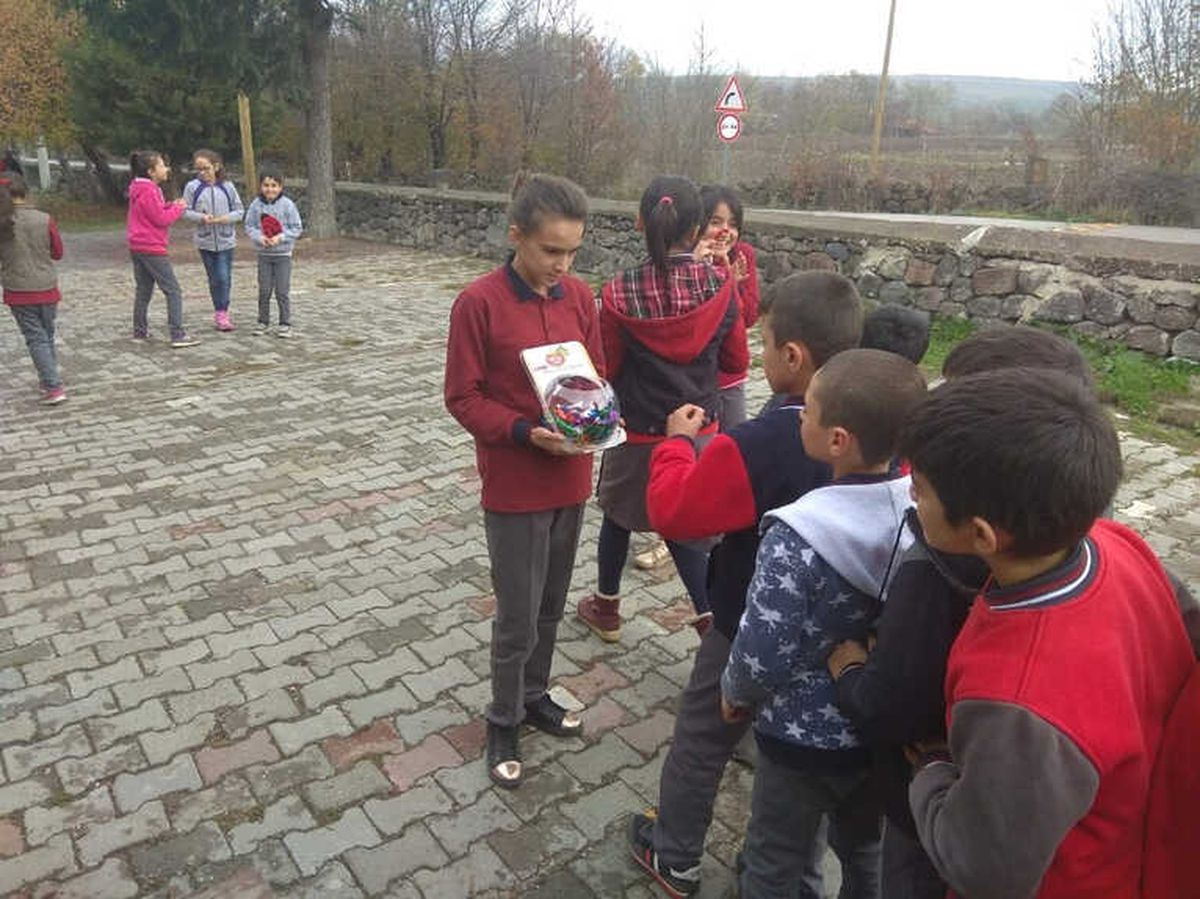 Öğrencilere Ders Kapsamında Mesir Macunu İkram Edildi