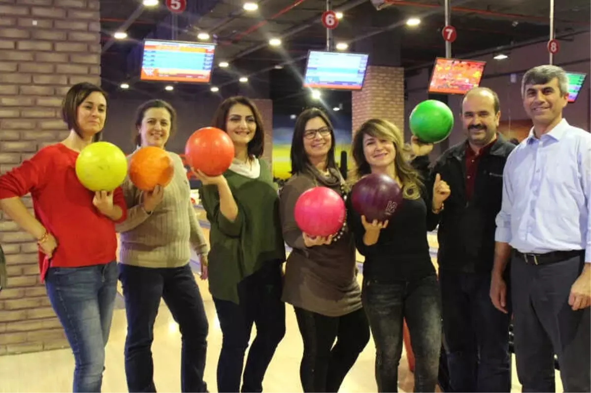 Öğretmenler Bu Kez Okulda Değil, Bowling Turnuvasında Buluştu