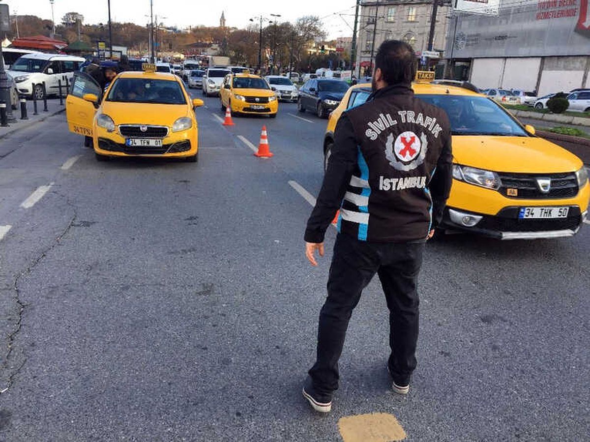 Sivil Trafik Ekipleri Kural İhlali Yapan Taksicilere Göz Açtırmıyor