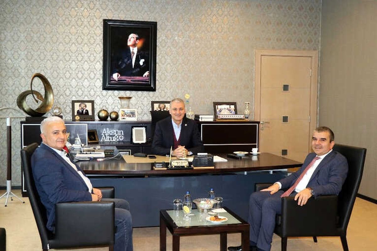 Özüm Satso\'ya Misafir Oldu