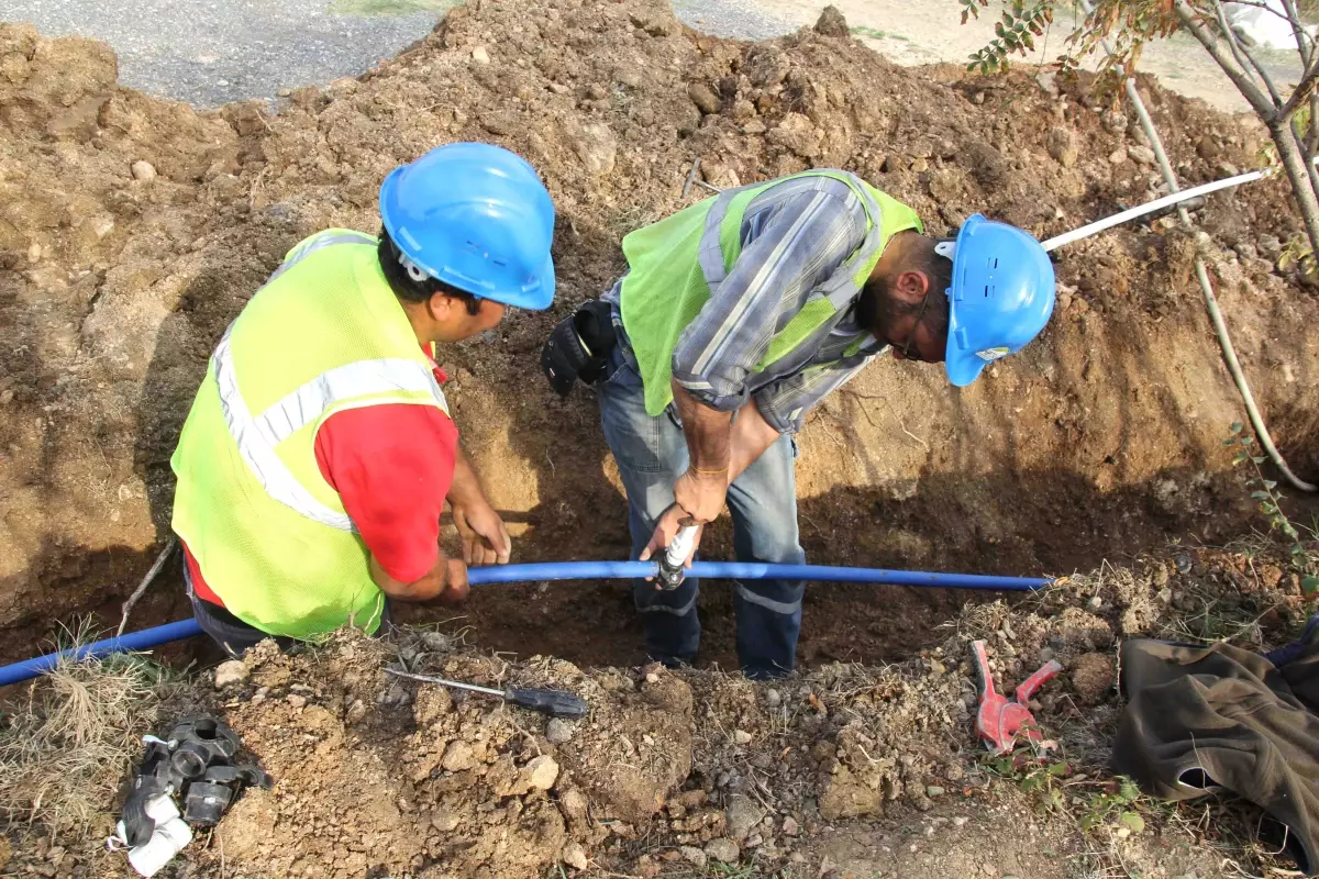 Sarımazı Mahallesi\'nde 30 Yıllık İçme Suyu Hattı Yenilendi