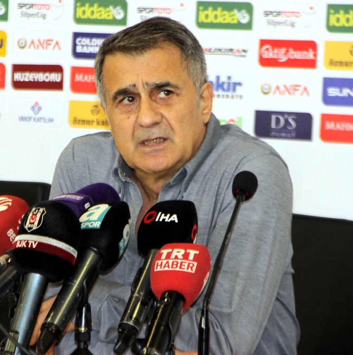 Şenol Güneş: "İyi Niyet Ölümden Başka Her Şeyi Yener, Oyuncularımın Alınlarından Öpüyorum"