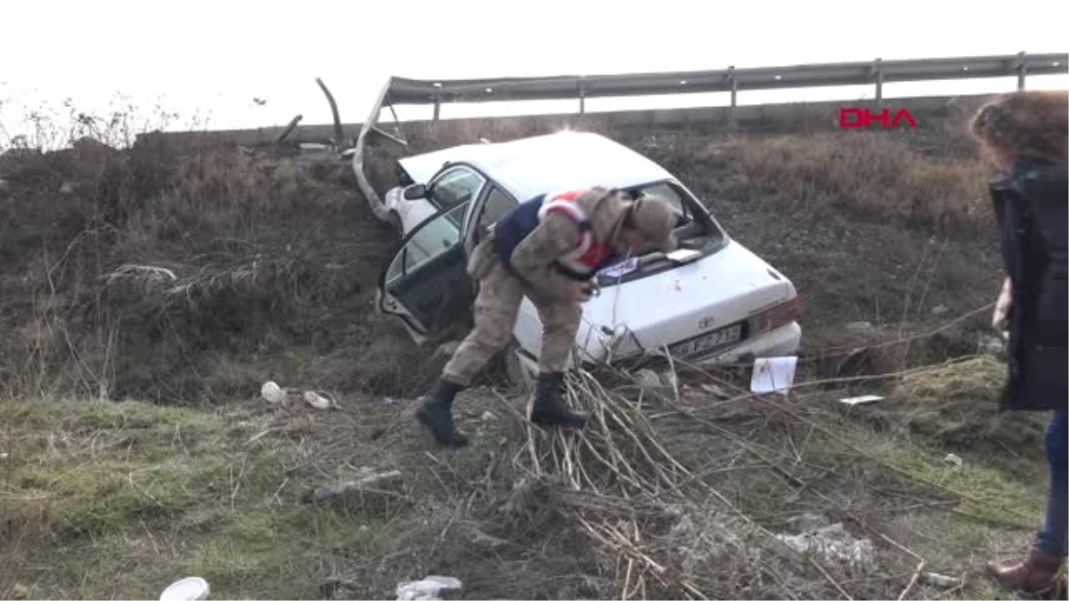 Sivas Şarampole Uçan Otomobilin Sürücüsü Ağır Yaralandı