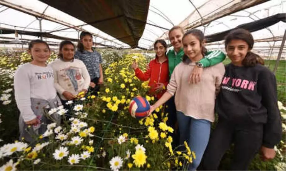 Tarım İşçisi Kız Öğrencilerden Şampiyon Voleybolcu Yetiştirdi