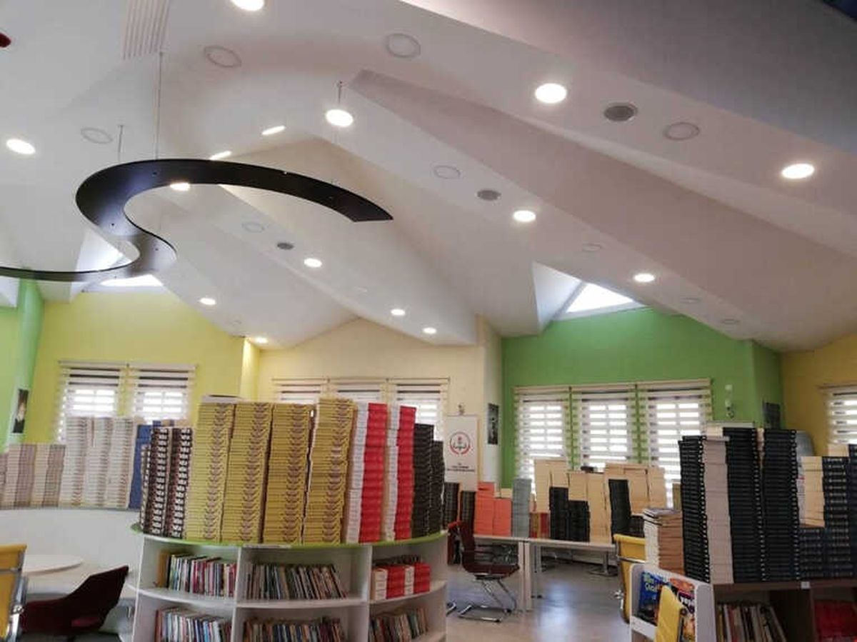Vali Balcı\'dan Eğitimcilere 12 Bin 358 Adet Kitap Hediye Edildi