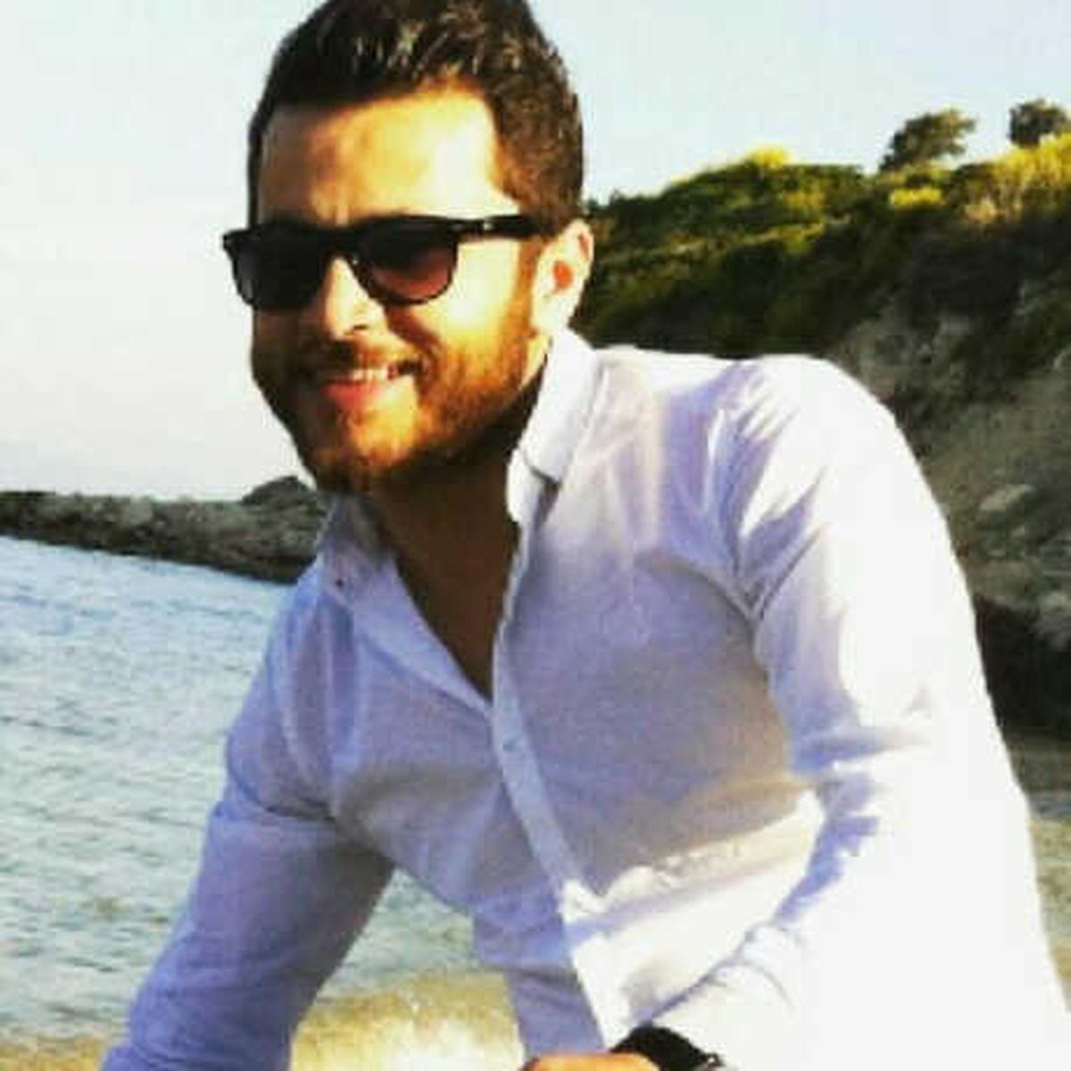 3 Katlı Binanın Çatısından Ölüme Atladı