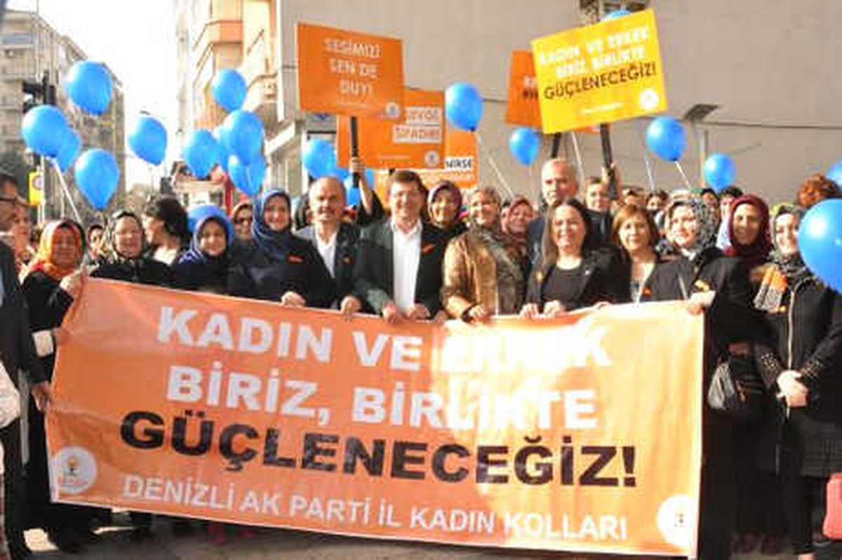 Denizli\'de, Kadına Şiddete Tepki İçin Yürüdüler