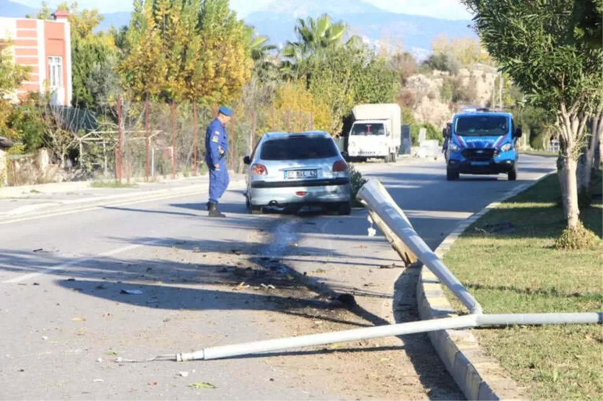 Direksiyon Hakimiyetini Kaybetti, Karşı Şeride Geçti: 1 Yaralı