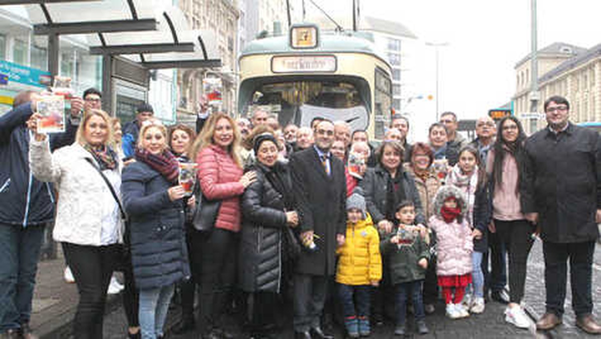 Frankfurt Tramvayında Çiğ Köfteli, Türkülü Gezi