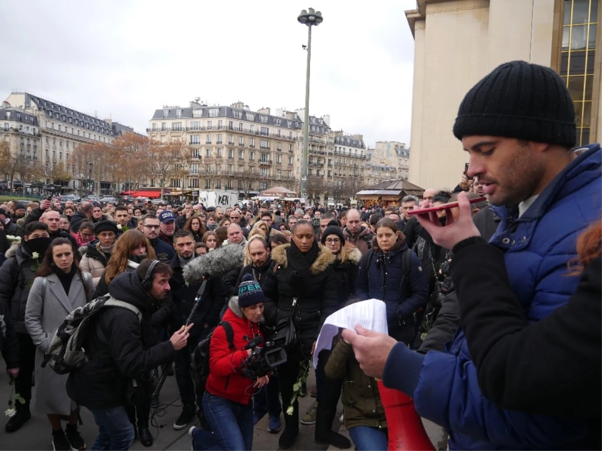 Fransa\'da Yüzlerce Kişi İntihar Eden Polis İçin Yürüdü