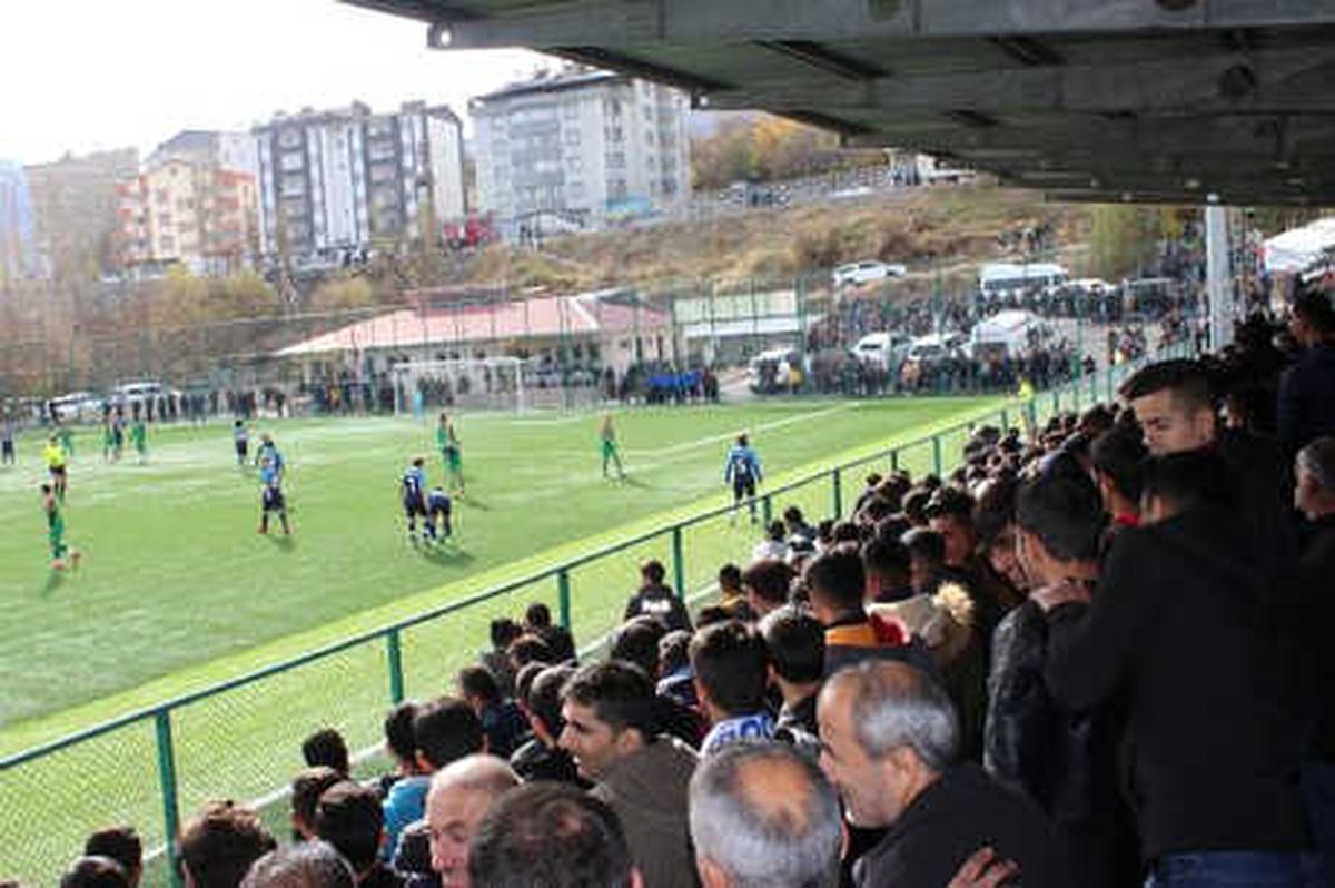 Hakkarili Kızlar Gol Olup Yağdı