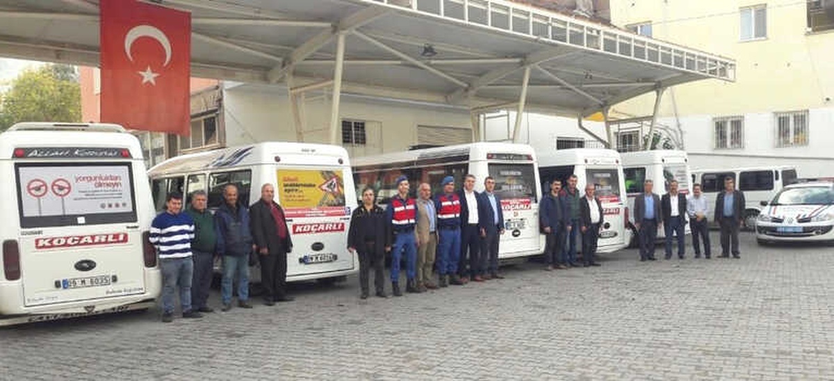 Jandarma Toplu Taşıma Araçlarına Trafik Uyarı Afişleri Astı