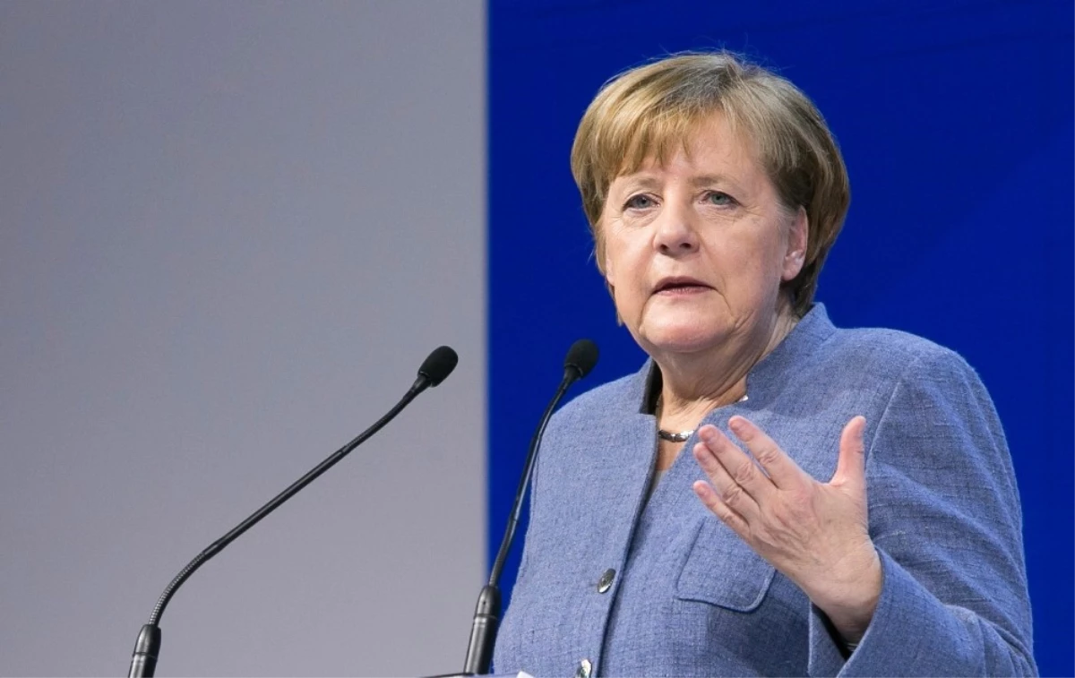 Merkel: "İngiltere\'nin AB\'den Ayrılması Trajik Bir Durumdur"