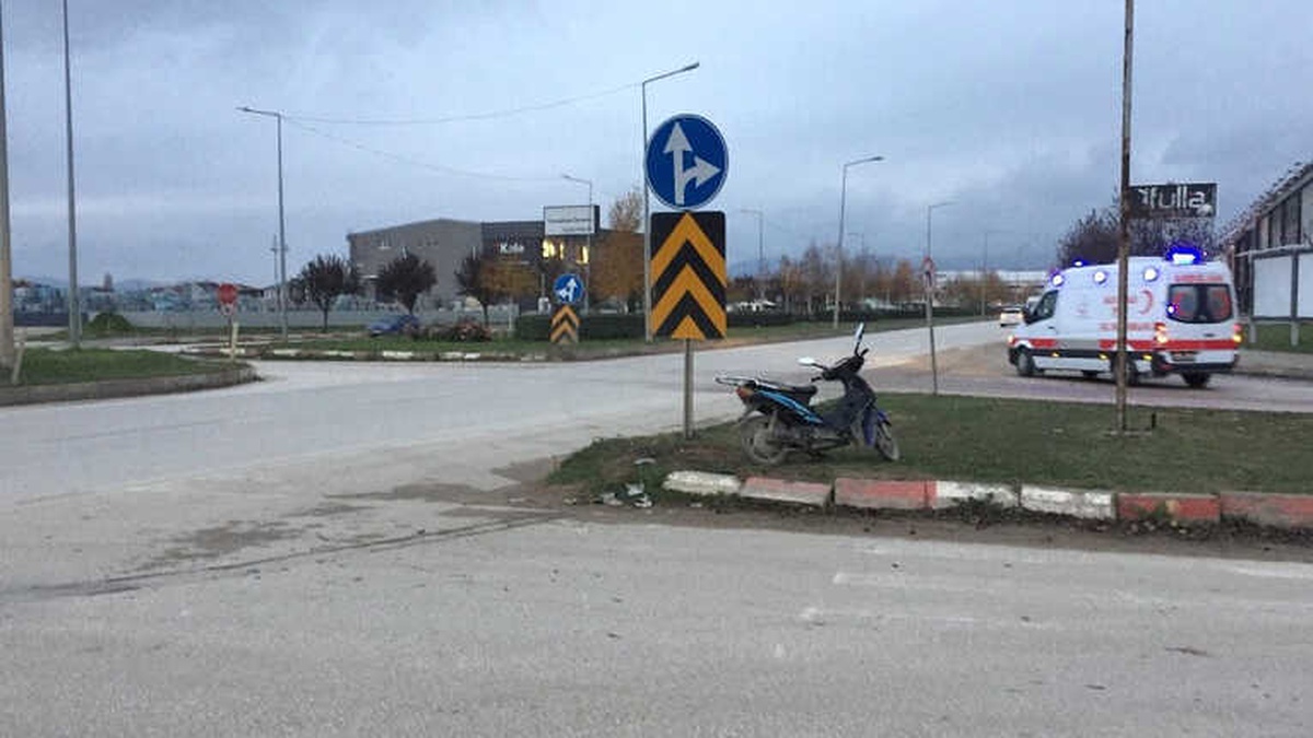 Otomobil ile Motosiklet Çarpıştı 1 Yaralı