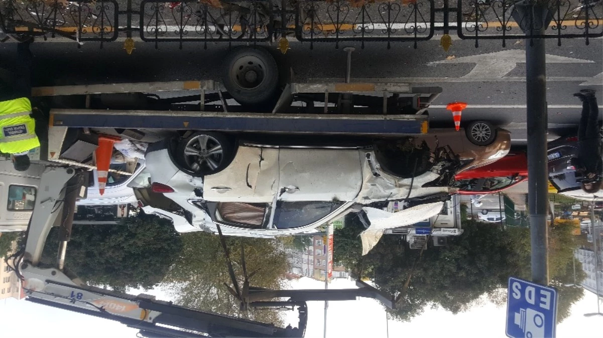 Vatan Caddesi\'nde Hız Yapan Sürücü Aracıyla Metrelerce Takla Attı