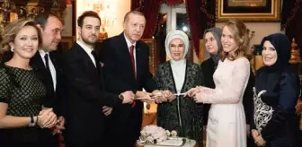 Yelda Demirören ile Hasan Kalyoncu'nun Nişan Yüzüklerini Cumhurbaşkanı Erdoğan ve Eşi Emine Erdoğan Taktı