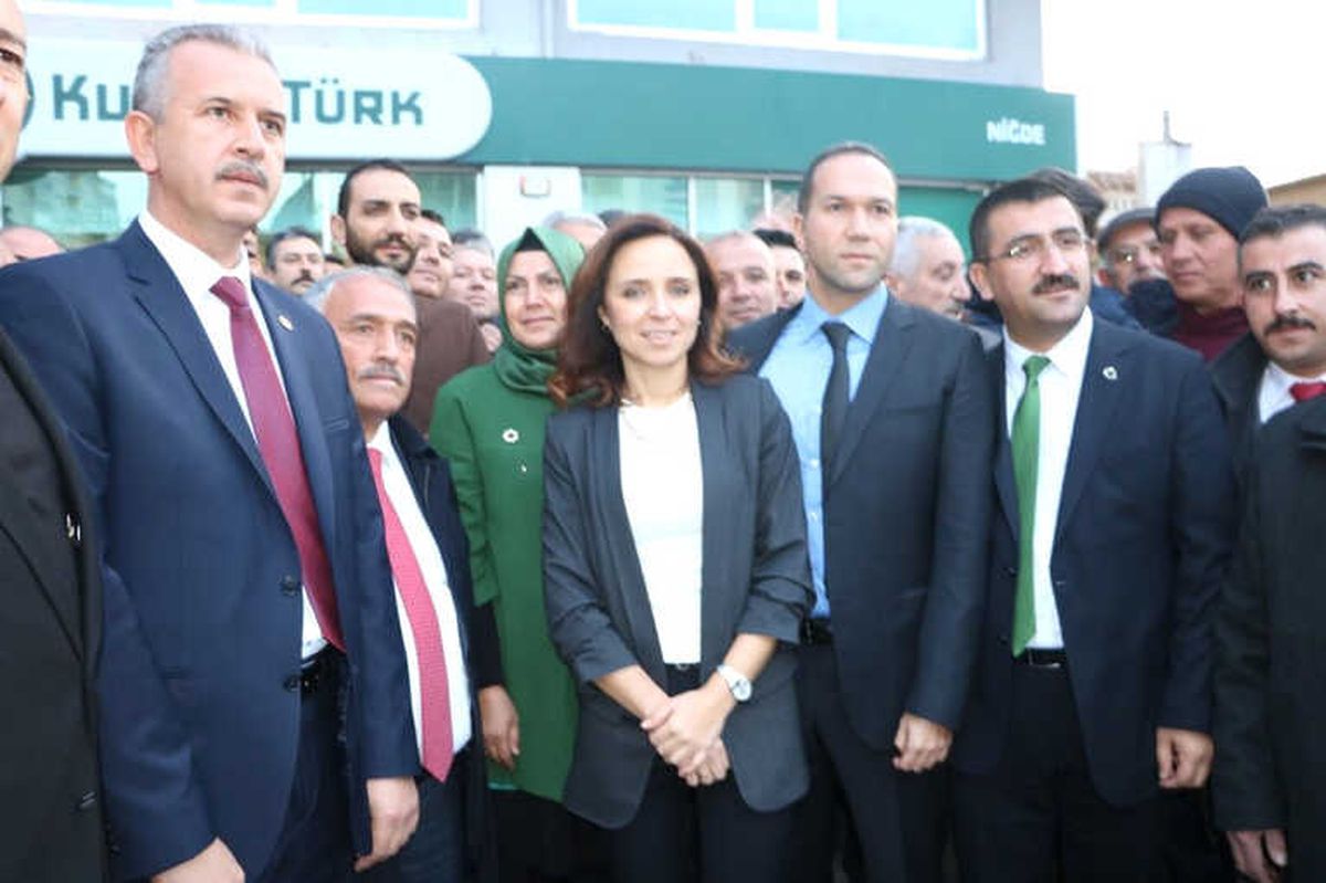 AK Parti Niğde Belediye Başkanı Adayı Özdemir\'e Coşkulu Karşılama