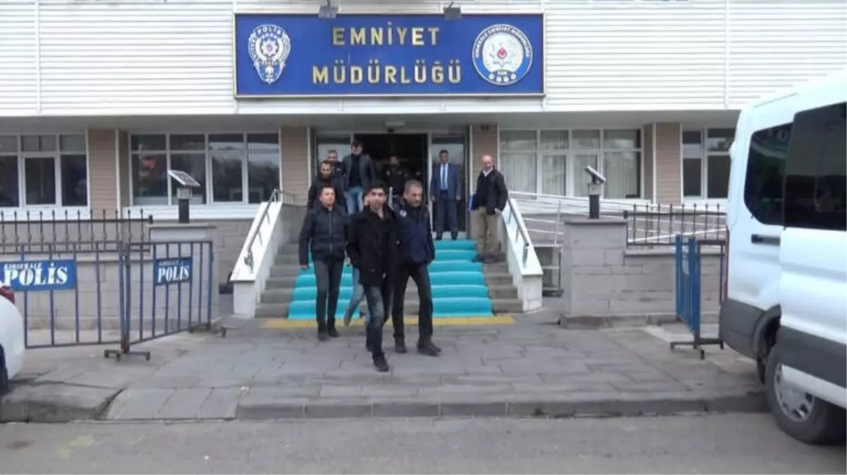 Fetö Operasyonunda 5 Asker Adliyeye Sevk Edildi
