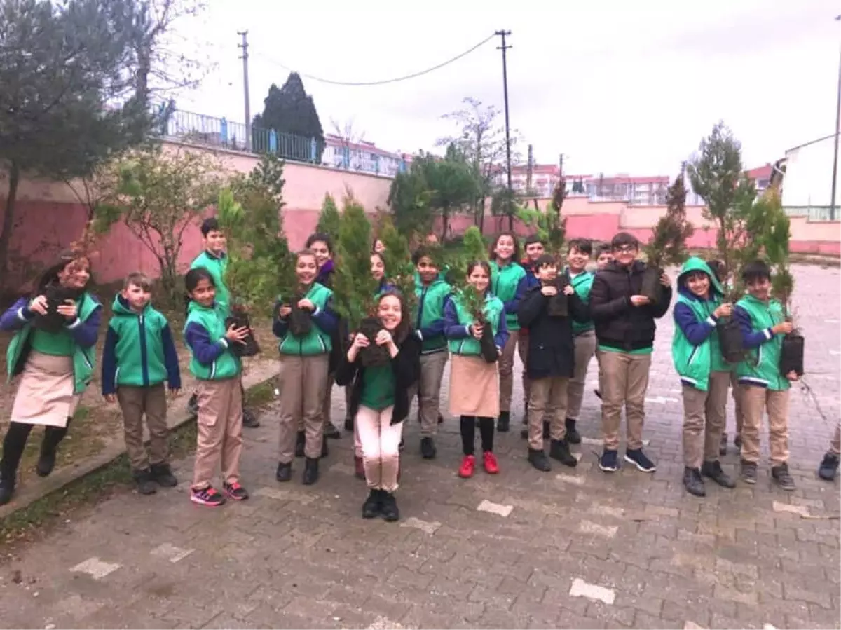 Fidanlar Fidanlarla Büyüyor\' Projesinde 4 Bin Ağaç Toprakla Buluştu