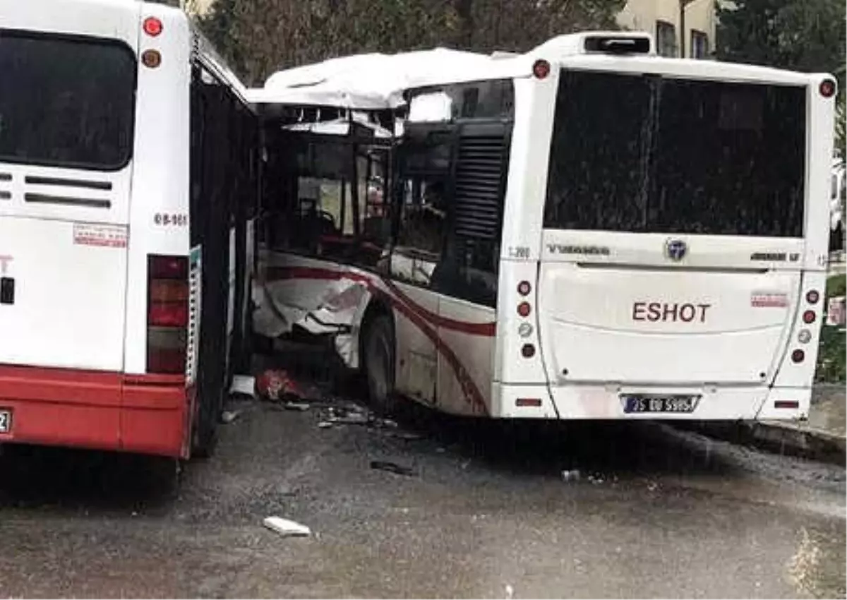 İzmir\'de İki Belediye Otobüsü Çarpıştı: 18 Yaralı