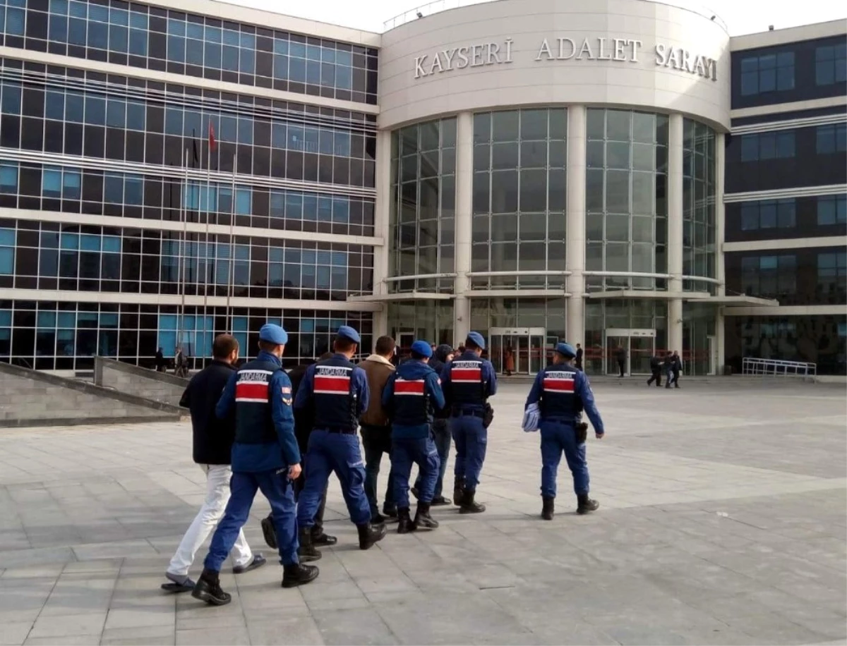 Jandarma Suçüstü Yakaladıkları Şahıslarla 11 Hırsızlık Olayını Çözdü