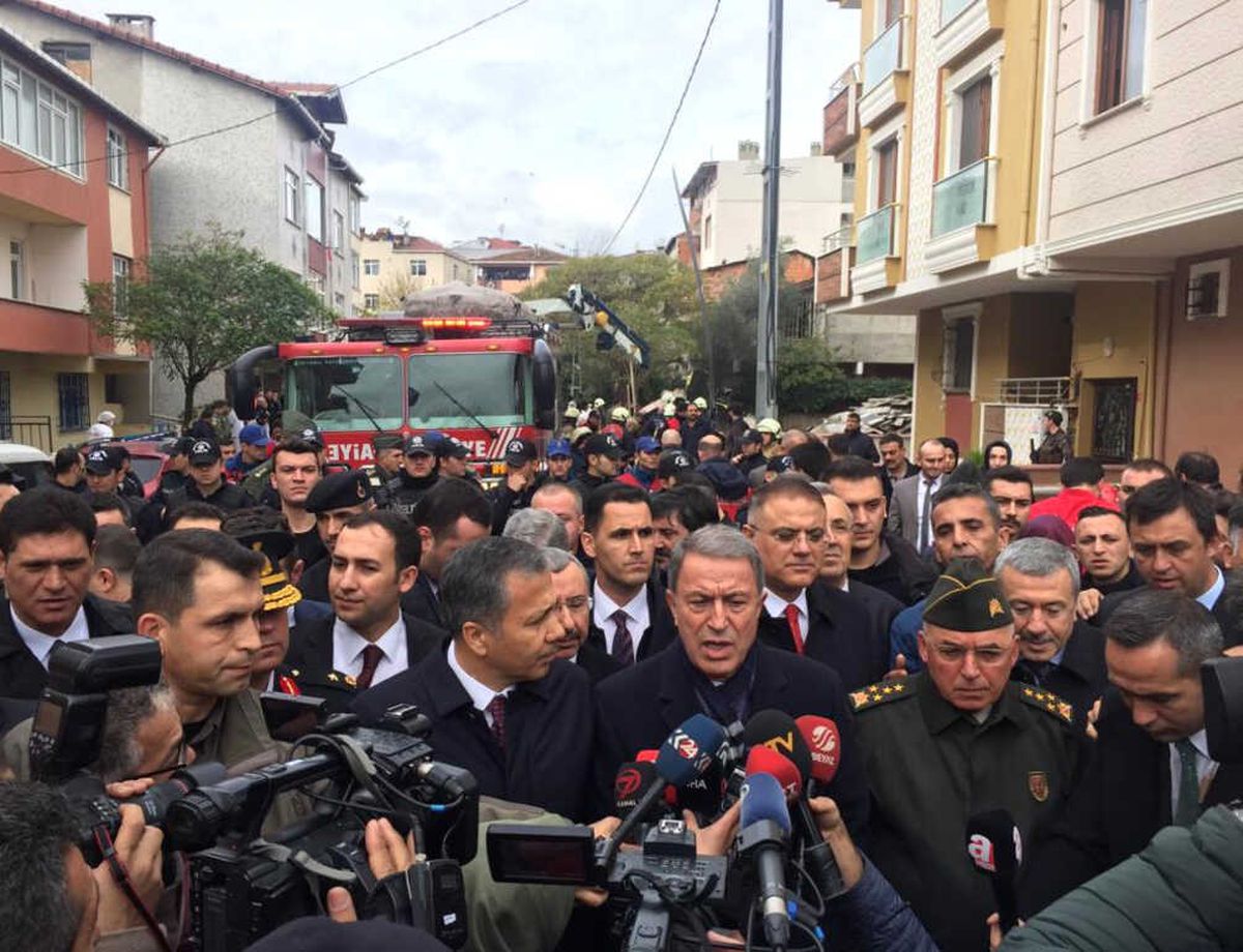 Milli Savunma Bakanı Hulusi Akar: "Bu Kahraman Pilotlarımız ve Havacı Personelimiz Şu Anda...