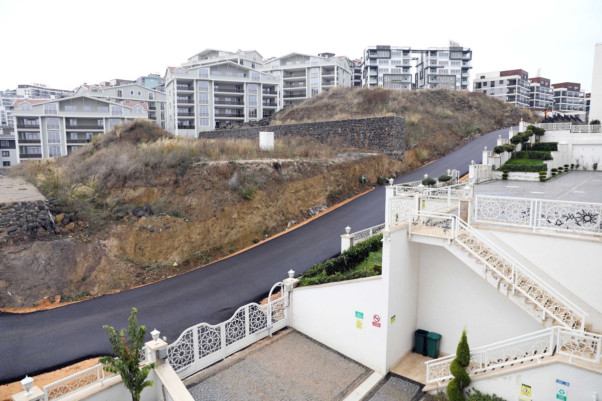 Mudanya\'da Cadde Ve Sokaklar Kışa Hazırlanıyor