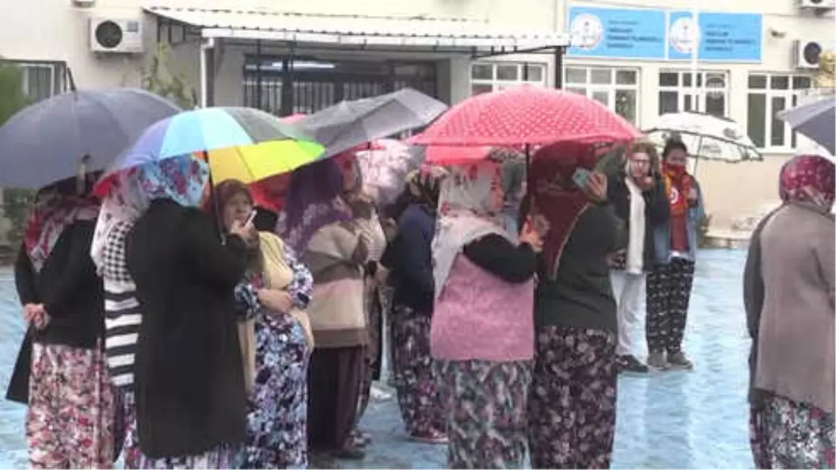 Öğrenci Velilerinden Okula "Sınıflar Kalabalık" Tepkisi