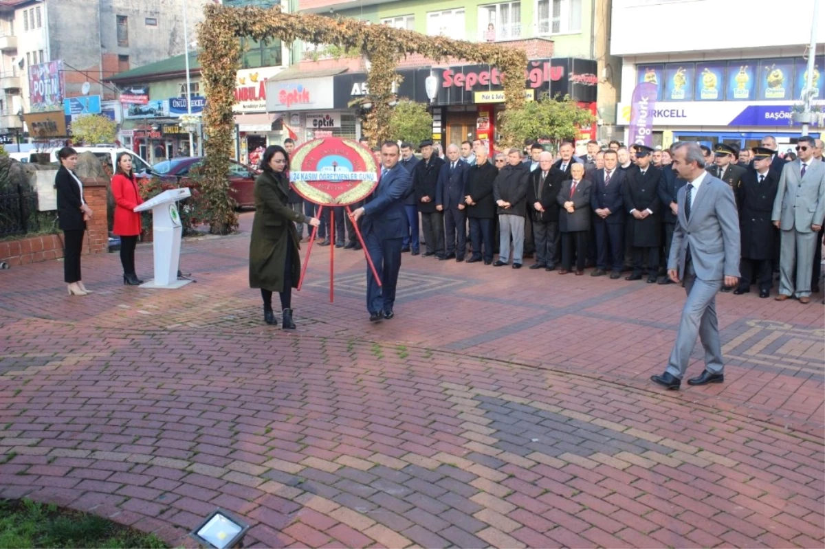 Öğretmenler Günü Törenle Kutlandı