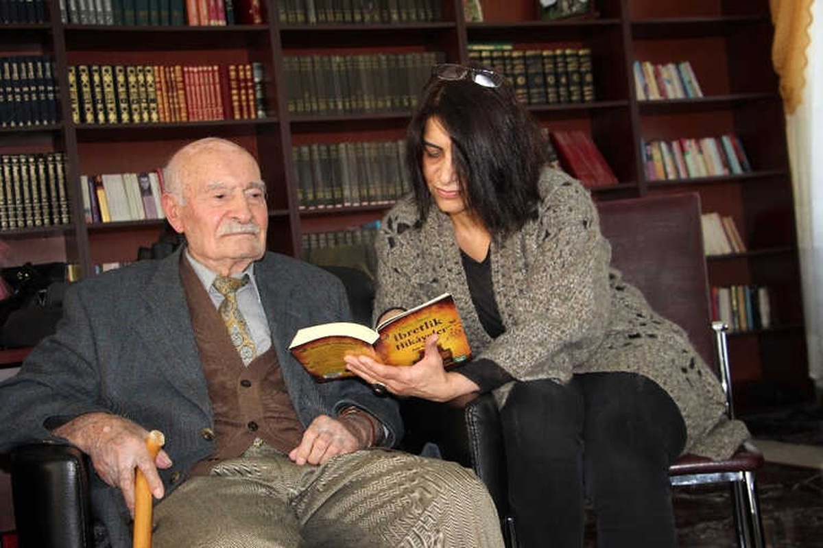 Öğretmenler, Huzurevi Sakinlerine Kitap Okudu