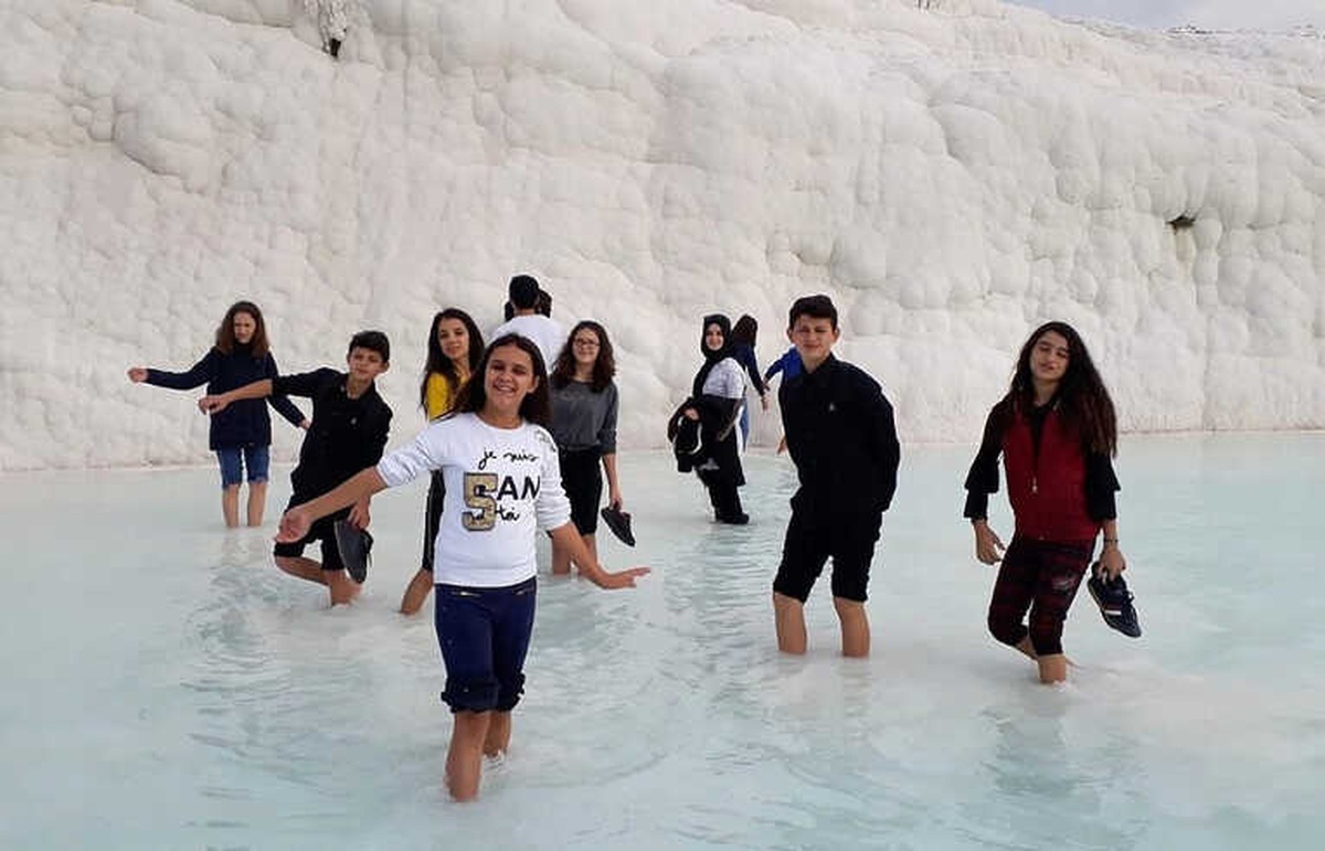 Saruhanlı Belediyesi, Öğrencileri Pamukkale\'ye Götürdü