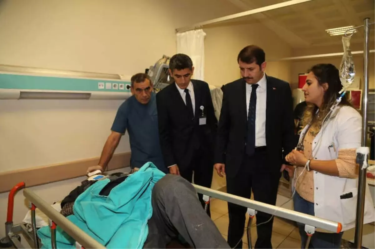 Vali Ayhan\'dan Tren Kazasındaki Yaralılara Ziyaret