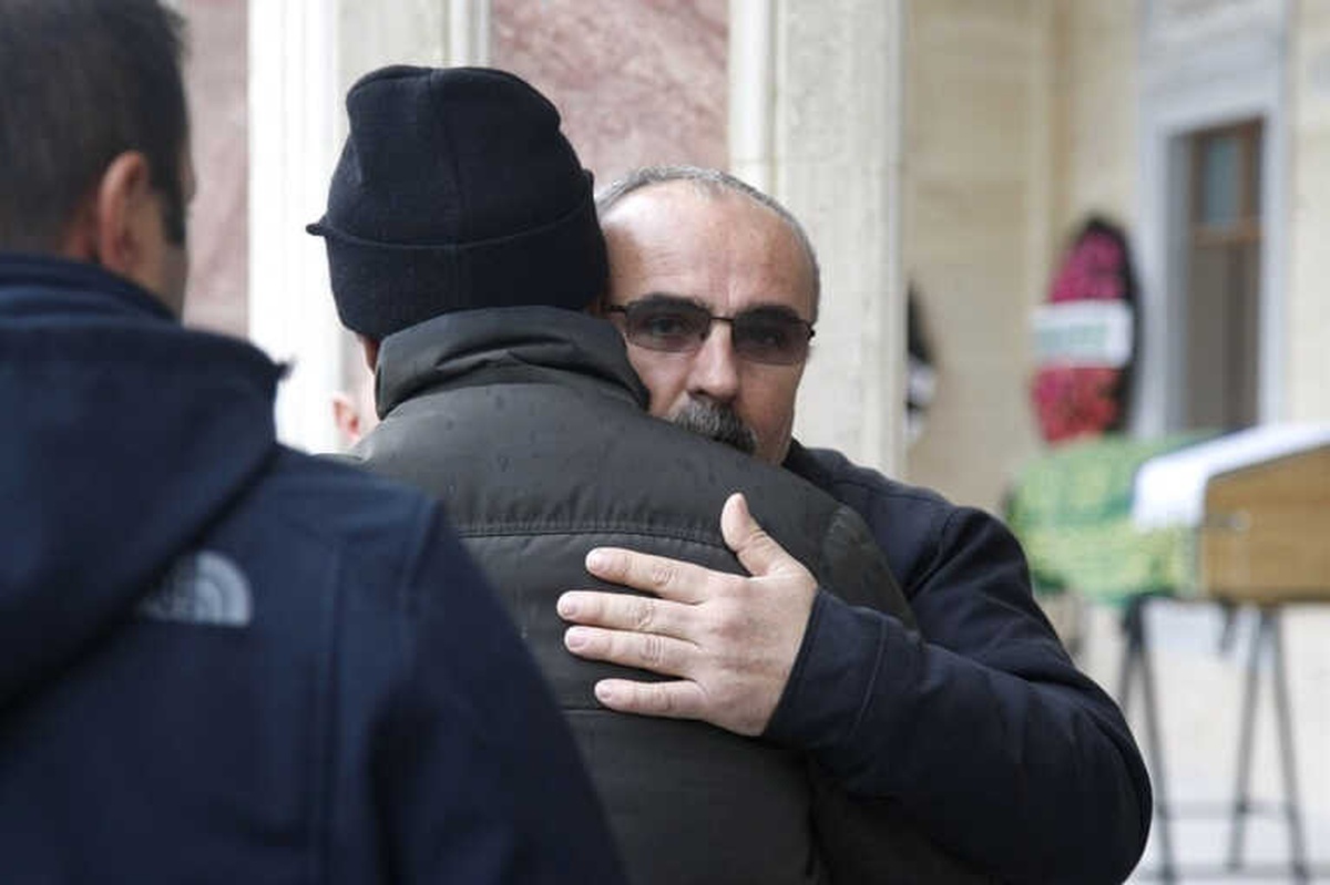 Yatağında Ölü Bulunan Genç Son Yolculuğuna Uğurlandı