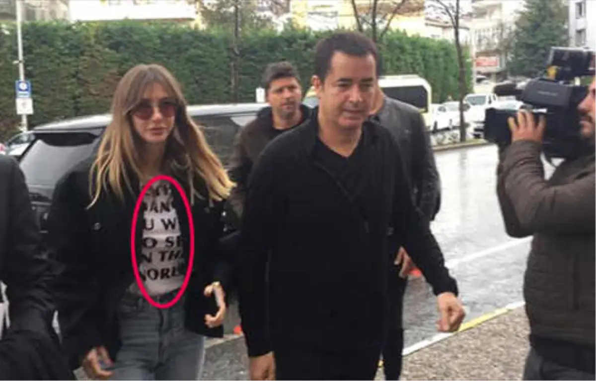 Acun Ilıcalı\'yla Boşanmak İçin Adliyeye Gelen Şeyma Subaşı\'nın Tişörtünde, Dikkat Çeken Mesaj