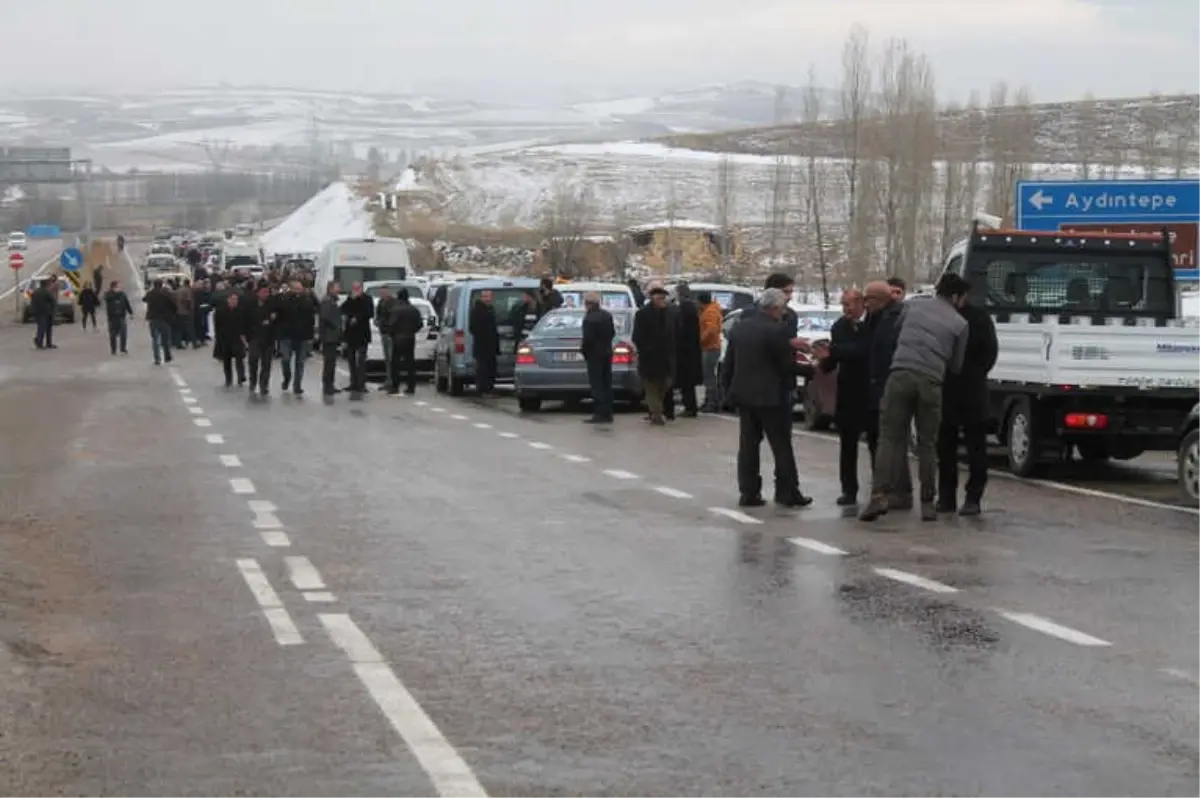 AK Parti Bayburt\'un Adayı Coşkuyla Karşılandı