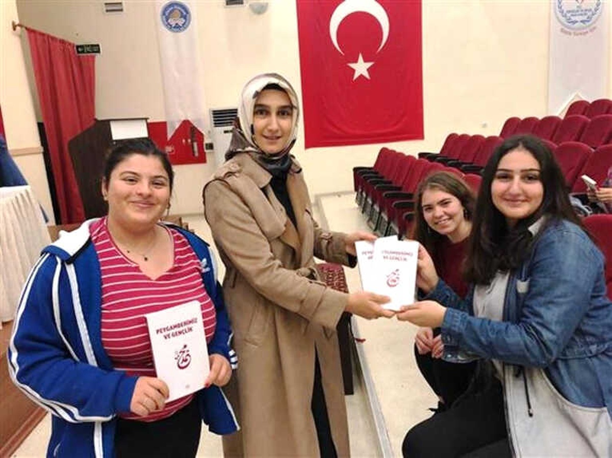 Aydın\'da "Hz. Peygamber ve Gençlik" Konulu Konferanslar Düzenlendi