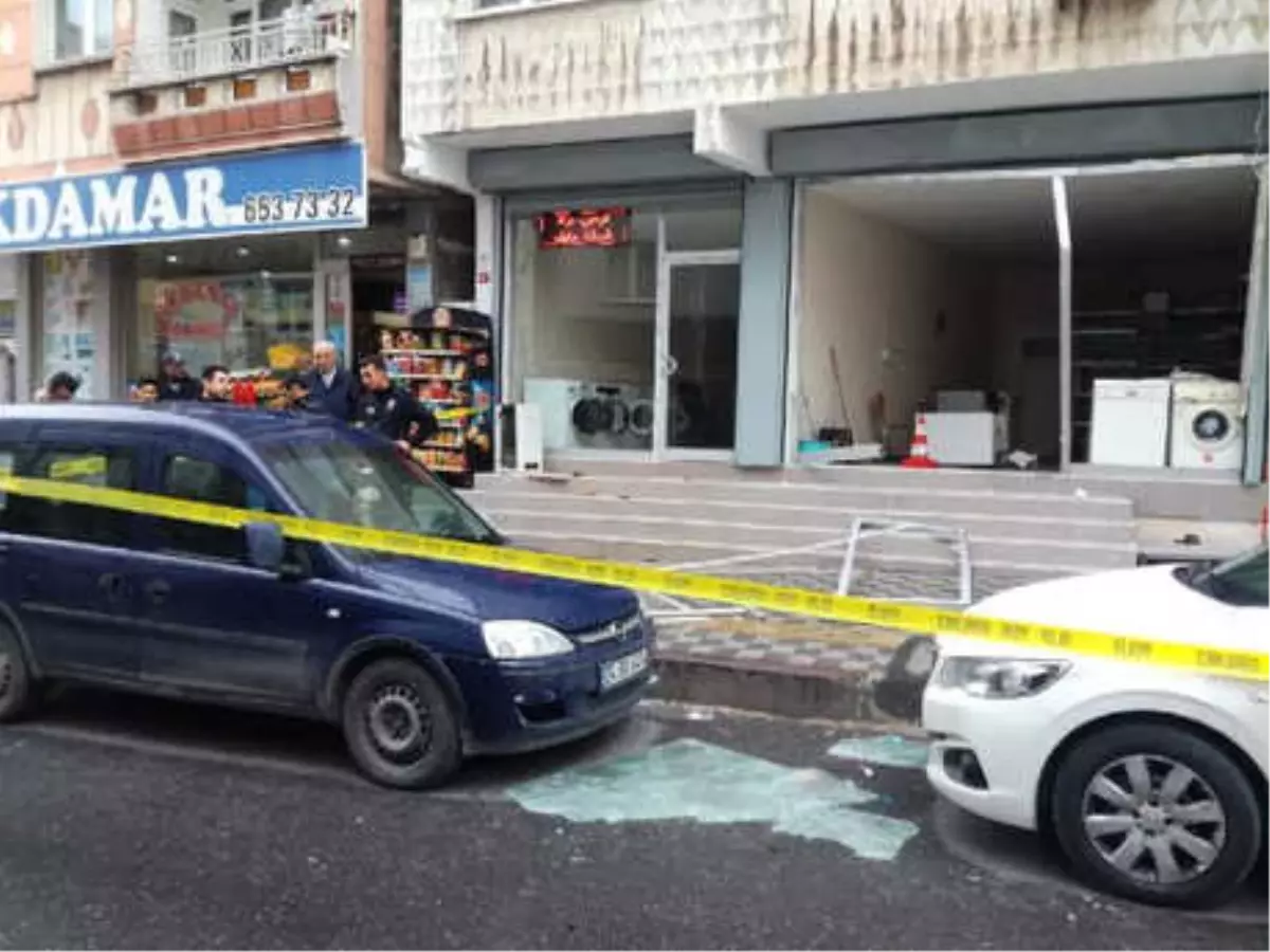 Bahçelievler\'de Bir İşyerinde Tüp Patladı: 1 Yaralı (1)