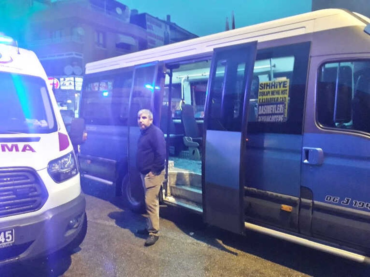 Başkent\'te Dolmuş Kazası: 5 Yaralı
